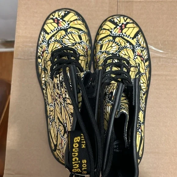 Dr Martens 1460 Butterfly Print Suede Lace-Up Boots Size 7 NWT - Picture 12 of 15